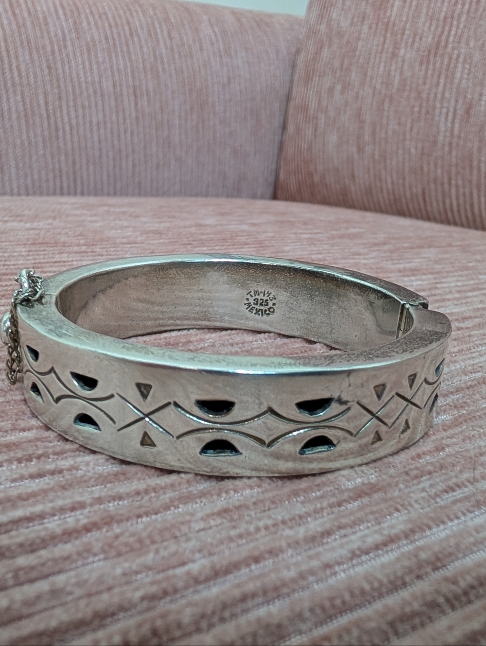 Taxco Mexico Sterling Silver Hinged Bangle Bracelet - Picture 4 of 10